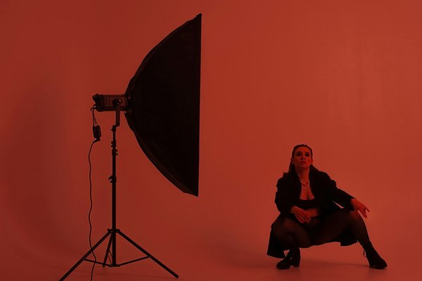 Comment porter des ceintures à chaînes pour un look audacieux?